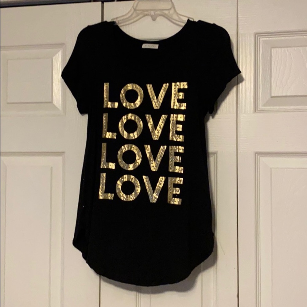 black & gold Love shirt